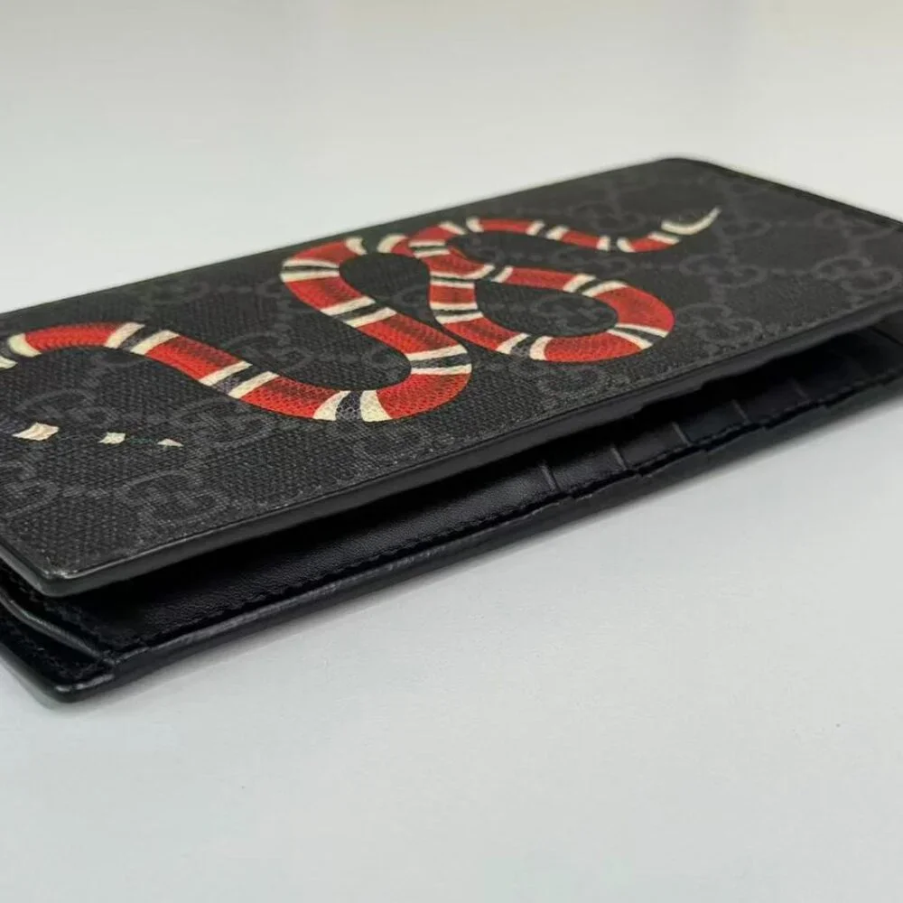 Gucci GG Logo Supreme Wallet with Iconic Red Snake Design - Picture 6 of 9